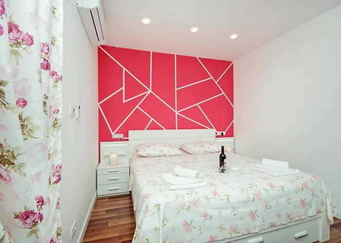 Naomi アパート *