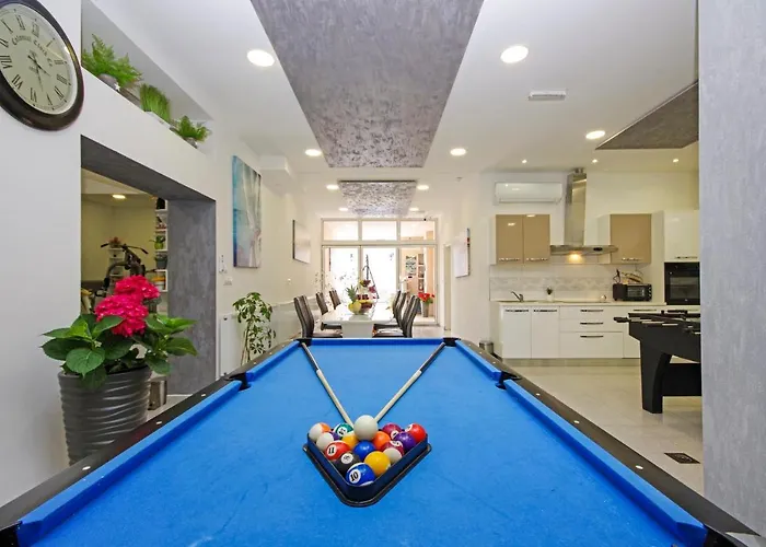 アパート Naomi スプリト