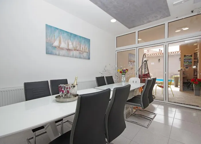 アパート Naomi *