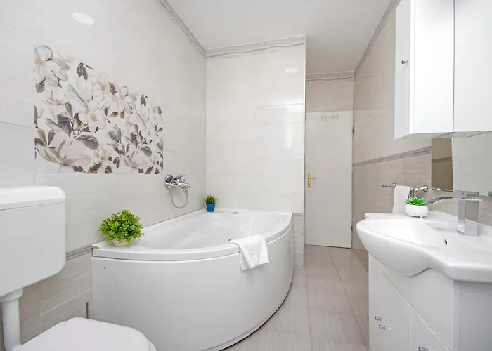 アパート Naomi *