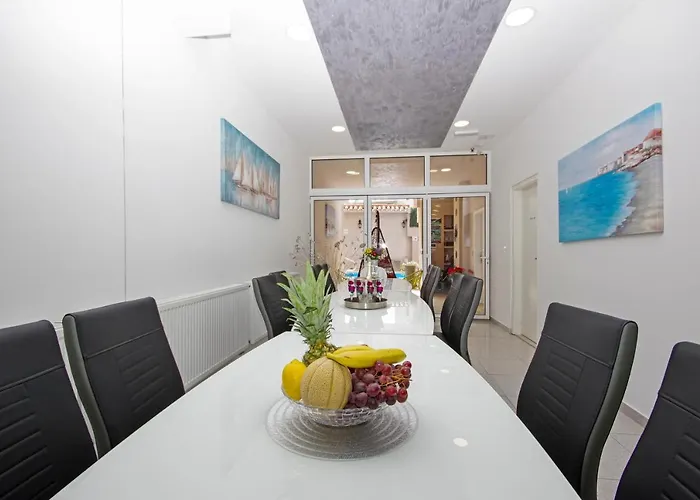 アパート Naomi スプリト