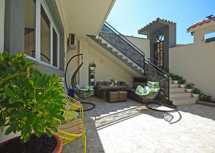 アパート Naomi スプリト