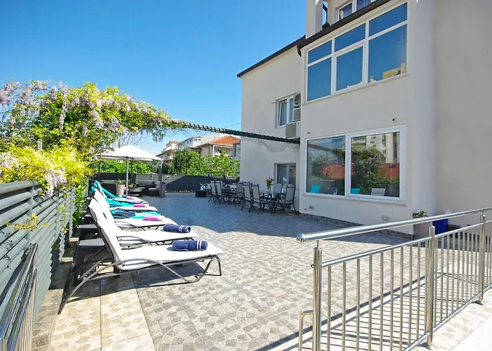 Naomi アパート *