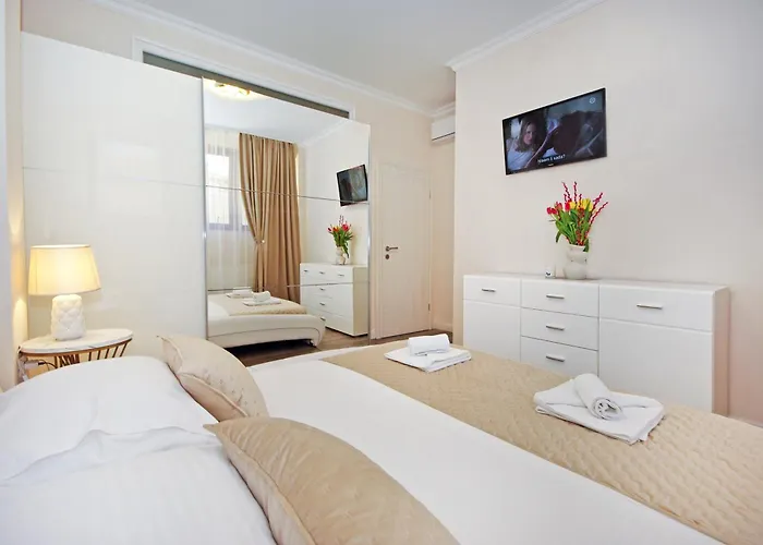 Naomi アパート *