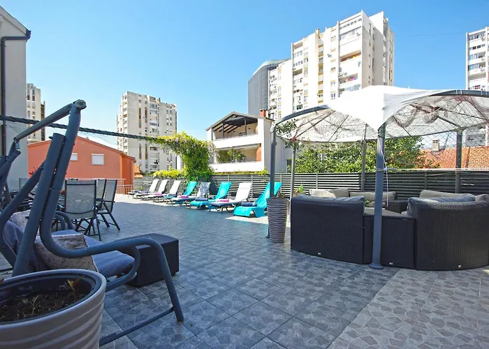 Naomi アパート *